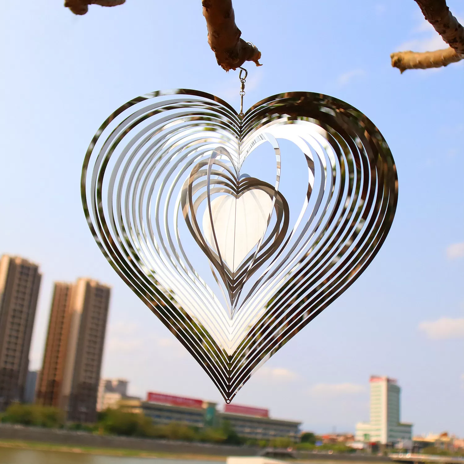 INF 3D-Roterande Vindspel, 20 cm Silverfärgad Hjärtprydnad