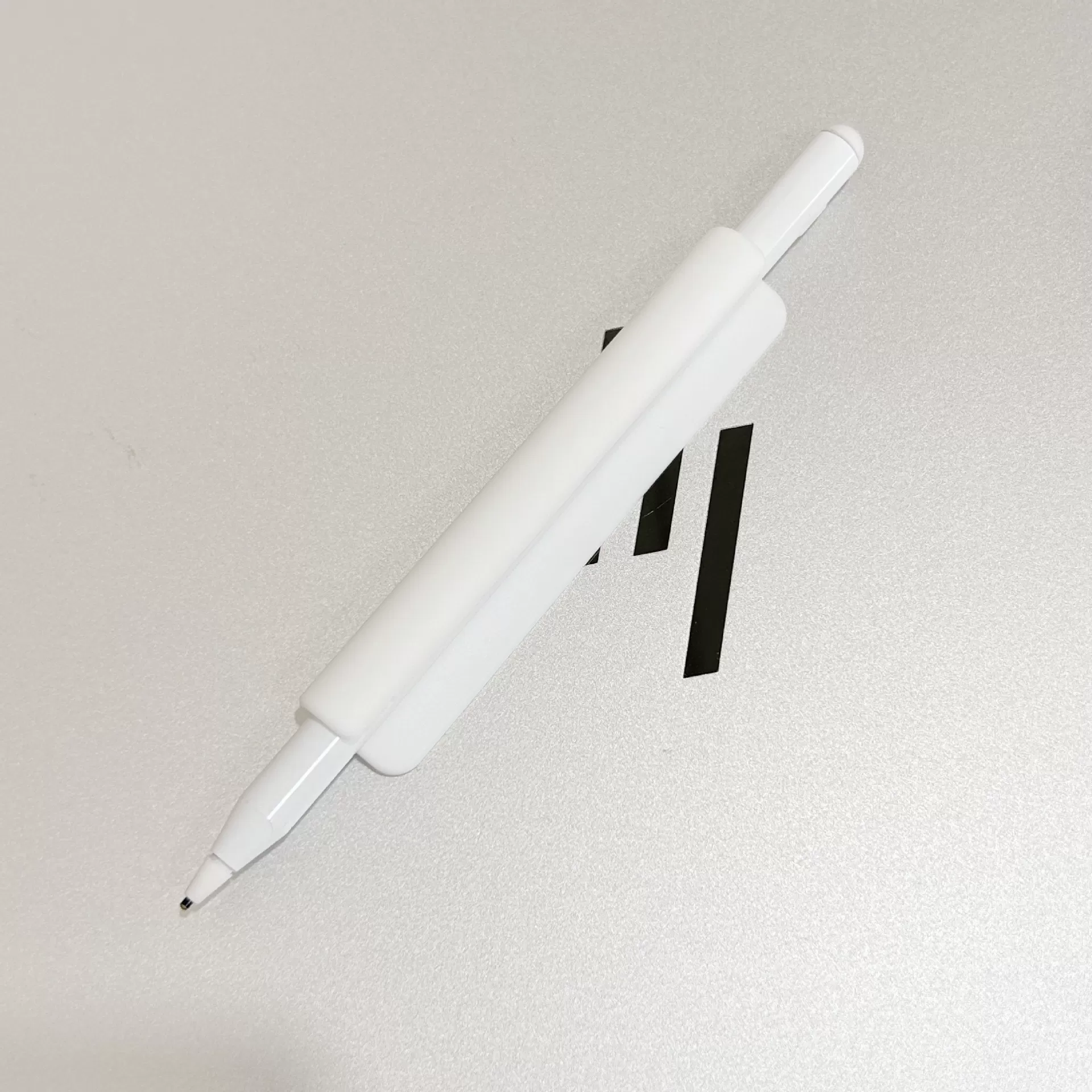 INF Silikonpennhållare för Apple Pencil (USB-C) Vit