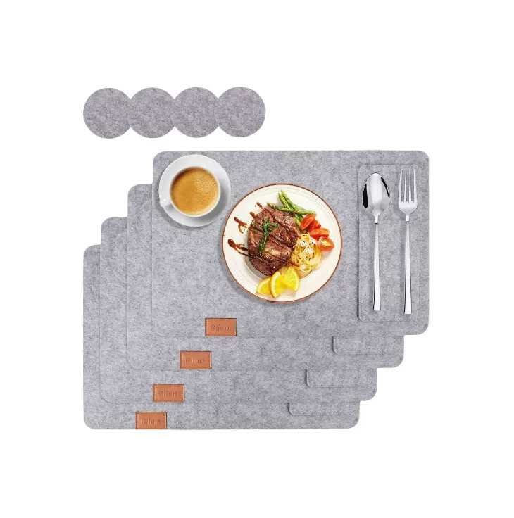 INF 12-delars bordsunderlägg i filt: Stilfull och praktisk matplats