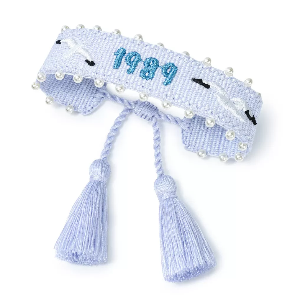 INF Pärlförsedd armband med broderade bokstäver, justerbar spets, vänskapsarmband med tofsar - perfekt present Lila