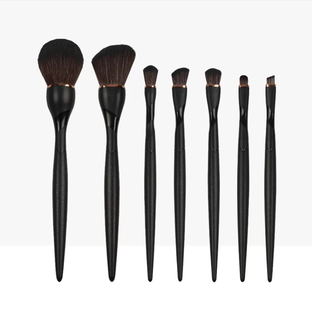 INF 7-delars sminkborstset med böjd design - Svart highlighting - Syntetiskt ekorrhår